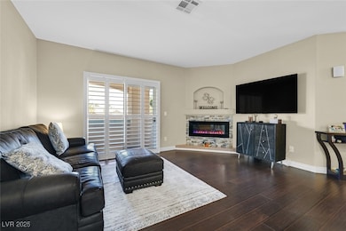 open concept & comfortable w/ access to the balcon