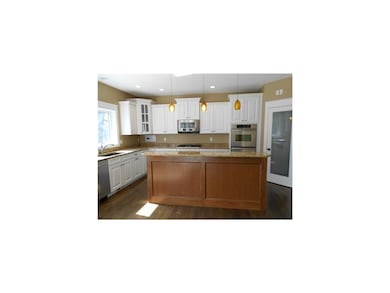 Kitchen. Beautiful custom kitchen with large break