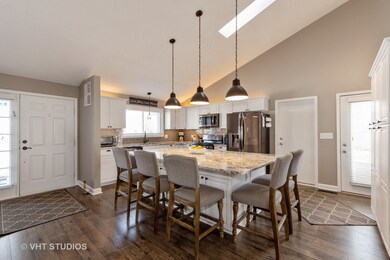 1308 Leawood Ct, Naperville, IL 60564 - photo 4