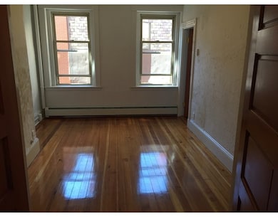 9 Thacher Ct unit 2, Boston, MA 02113 - photo 3