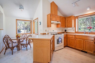 57700 Filbert Ln unit 5, Sunriver, OR 97707 - photo 4