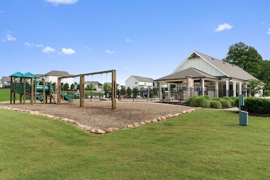 7-web-or-mls-Weathervane Loop-Lora Lynch