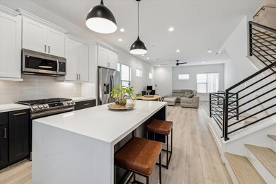 820 Curtin St unit D, Houston, TX 77018 - photo 2