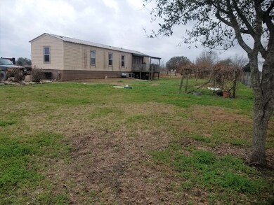 9610 E Creek Bend Dr, Needville, TX 77461 - photo 3