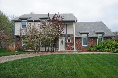 Convenient Circle Drive~Corner Lot