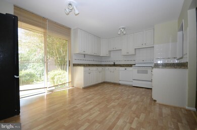 17713 Lochness Cir, Olney, MD 20832 - photo 7