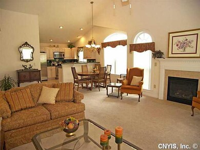 Living Room Gas Fireplace - Ideal for Entertaining