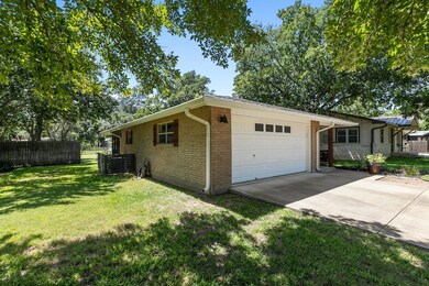 203 W Mulberry St, Fredericksburg, TX 78624 - photo 4