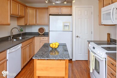 6.   Kitchen DSC_2347-FULL