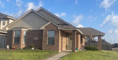 View of front of home featuring a front lawn