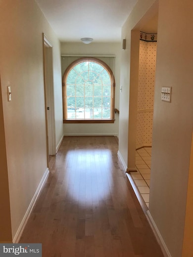 7 Luxberry Ct, Rockville, MD 20852 - photo 6