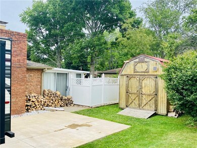 4660 Chapel Dr, Columbus, IN 47203 - photo 4