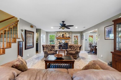 330 Woodcreek Ct, Granbury, TX 76049 - photo 3