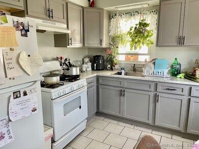 135 Whittier St, Bridgeport, CT 06605 - photo 2