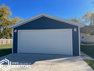 1519 Davis Ave, Grinnell, IA 50112 - photo 6