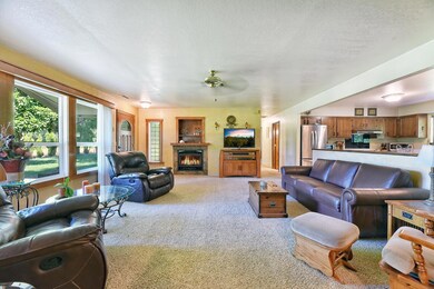 2589 E Evans Creek Rd, Rogue River, OR 97537 - photo 6