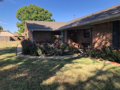 1509 1509 Shadybrook Ln, Duncan, OK 73533 - photo 2