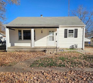 930 NE Kellam Ave, Topeka, KS 66616 - photo 2