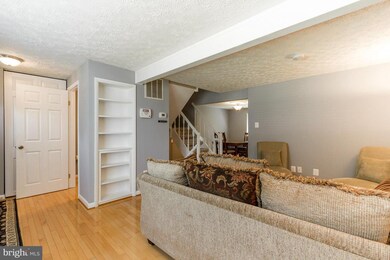 8160 Willowdale Ct, Springfield, VA 22153 - photo 5