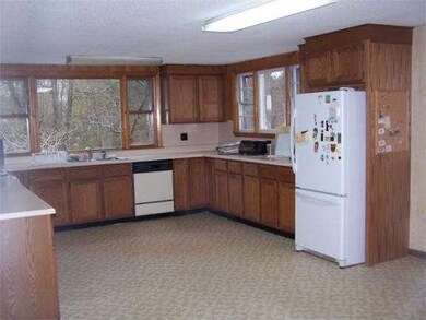 58 Pleasant St, Rockland, MA 02370 - photo 4