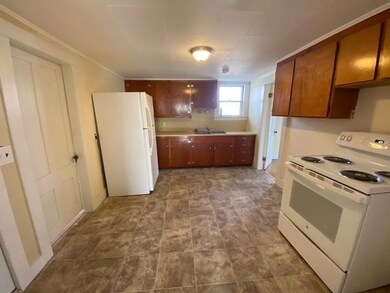 27 School St unit E, Claremont, NH 03743 - photo 5