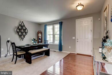 18218 Jillian Ln, Triangle, VA 22172 - photo 6