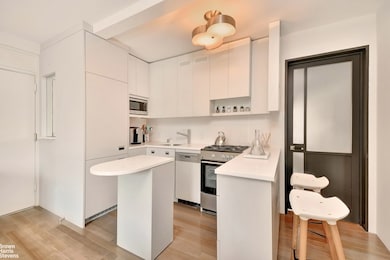 39 W 67th St unit 1503, New York, NY 10023 - photo 3