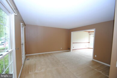 2881 Chevoit Hill Ct, Woodbridge, VA 22191 - photo 5