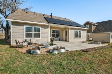 1370 Greenfield St, Gainesville, TX 76240 - photo 4