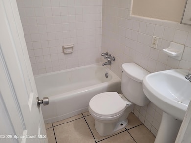 Bouganvillea 14 bathroom