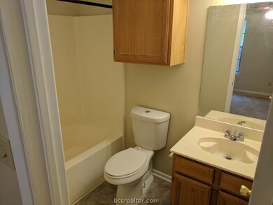 1001 Autumn Cir unit A, College Station, TX 77840 - photo 3