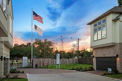 151 Knights Bridge Park Ln, Houston, TX 77018 - photo 2