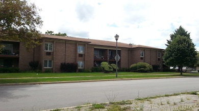 483 N Larch Ave unit 202W, Elmhurst, IL 60126 - photo 2