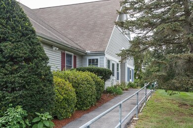 491 Mammoth Rd unit 4, Londonderry, NH 03053 - photo 4