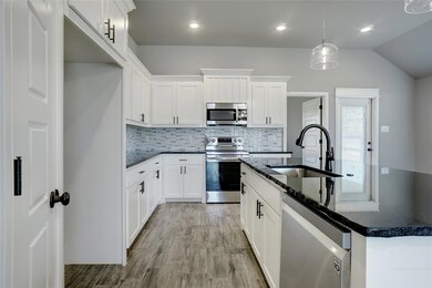 201 Clover Cir, Weatherford, TX 76086 - photo 5