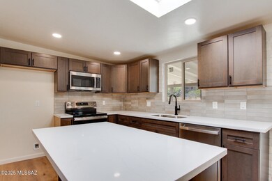 8418 E Rolling Ridge St, Tucson, AZ 85710 - photo 2