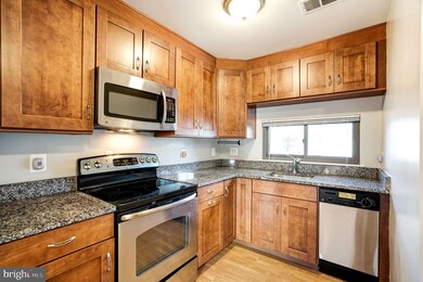 8690 Village Square Dr, Alexandria, VA 22309 - photo 5