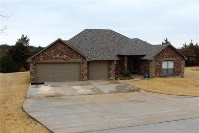 Beautiful 3/4 acre lot on a Cul-De-Sac, 3 car Gara