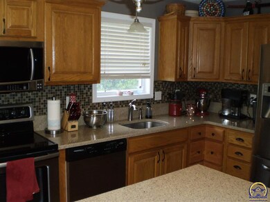 3608 SW Palmer Ct, Topeka, KS 66610 - photo 5