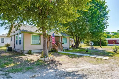 273 Spring Valley Cir, Azle, TX 76020 - photo 2