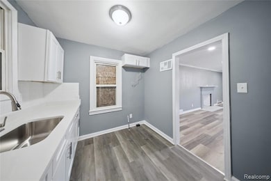 10366 Roxbury St, Detroit, MI 48224 - photo 7