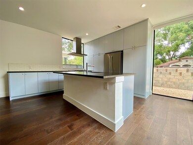Kitchen with freestanding refrigerator, wall chim
