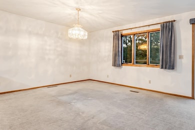 W8325 Larson Ln, New Lisbon, WI 53950 - photo 6