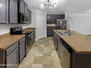 11566 Carson Lake Dr, Jacksonville, FL 32221 - photo 2