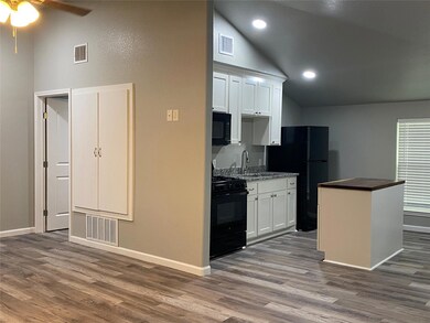 101 Lane Ave unit 3, Cleburne, TX 76033 - photo 3
