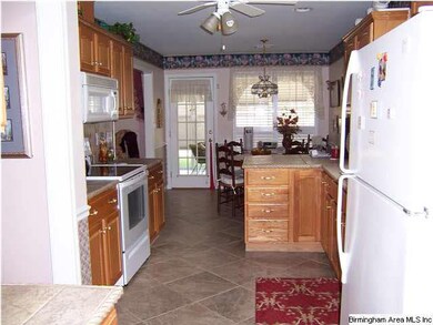 4617 Fairfax Ct, Birmingham, AL 35235 - photo 4