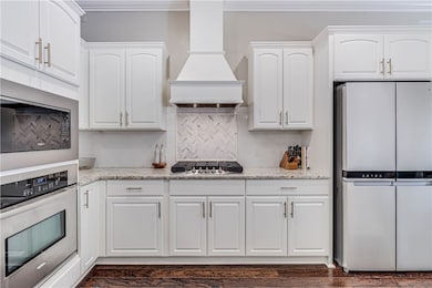 Freshly painted in 2024 with Benjamin Moore's Swis