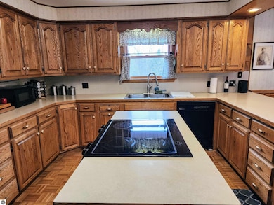 11635 Lake St, Naubinway, MI 49762 - photo 2