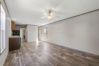 3208 Brazos River Ct, Granbury, TX 76048 - photo 4