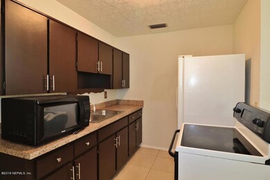 2335 Hugh Edwards Dr, Jacksonville, FL 32210 - photo 5